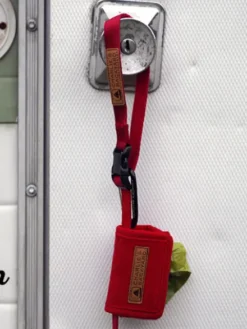 Distributeur de sacs à crottes pour chien - Jaune - Charlie's Backyard