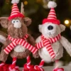 Peluche de Noël pour chien - Ours en écharpe - House of Paws