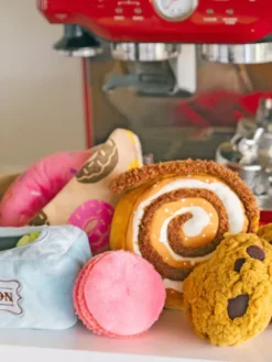 Peluche pour chien - Pup Cup Café - Brioche cannelle 🍞 - Pet PLAY